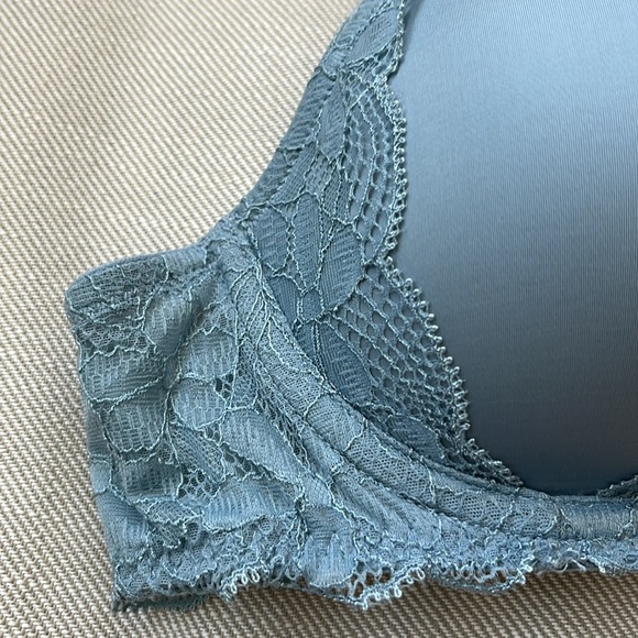 LOVE by GAP 32B pretty lace Demi bra worn once, gorgeous blue, lace and satin - Picture 2 of 8